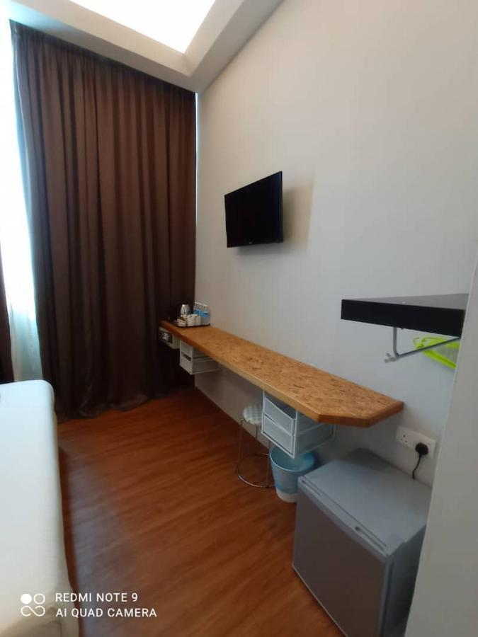The Riverbank Hotel Kuantan Exterior foto